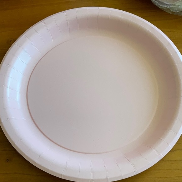 Pink Paper Plates - Picture 5 of 5